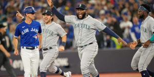 Mariners Came from Behind to Sweep the Blue Jays, Advanced to ALDS